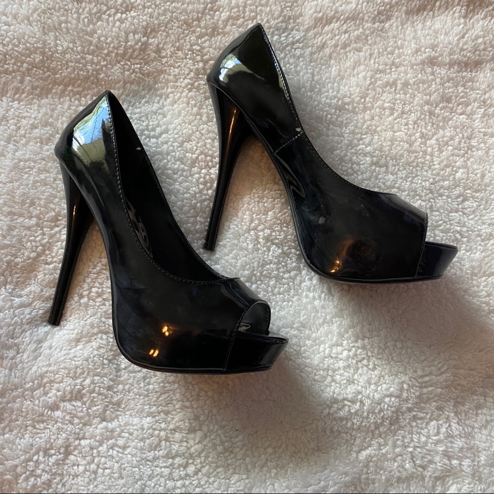 Black Pumps